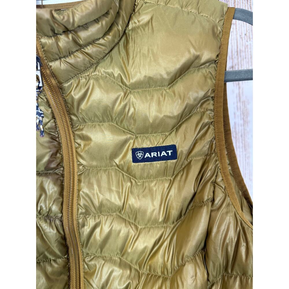 Ariat, Ideal Down, Goldish Green Puffer Vest. Size Medium. Good used condition! - Picture 3 of 10